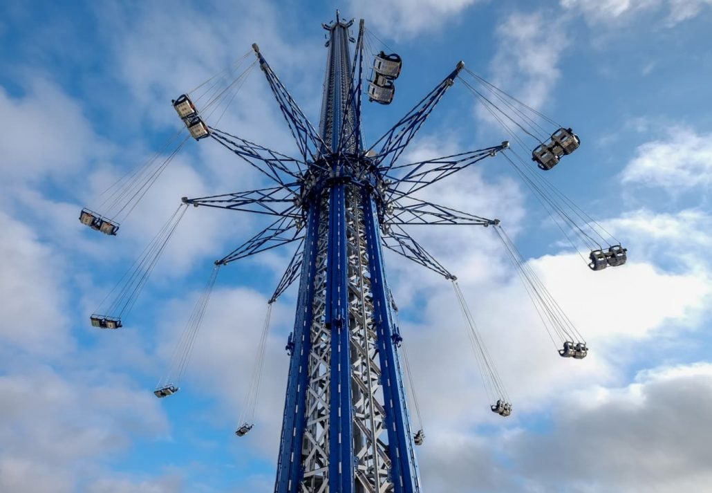 Orlando Starflyer, the tallest swing ride standing at 450 feet. 