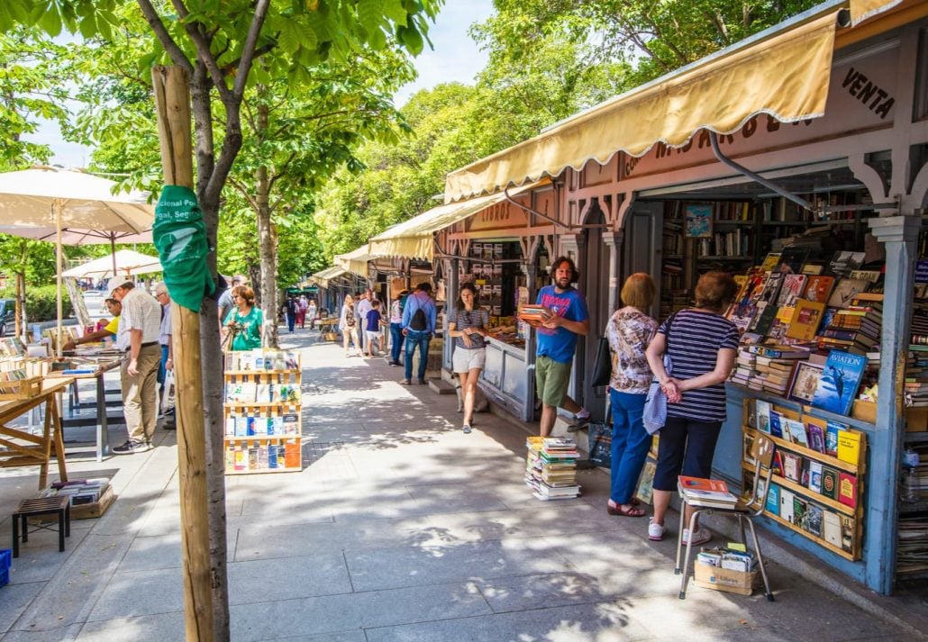Madrid Book Market en Paseo del Prado, Spanish Books, Madrid, Spain