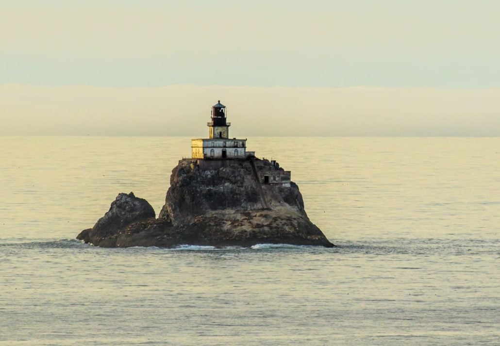 Tillamook Rock Lighthouse, Cannon Beach, Oregon, USA.