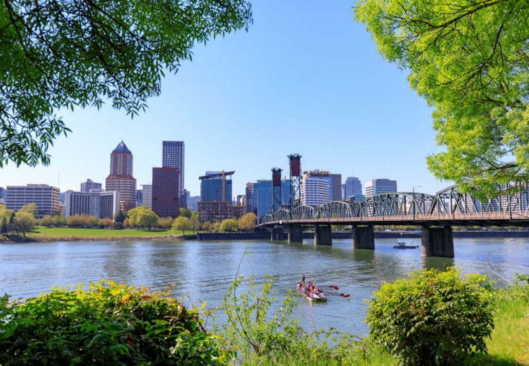 Waterfront Park with Hawthorne Bridge on the Willamette River in downtown Portland, Oregon.