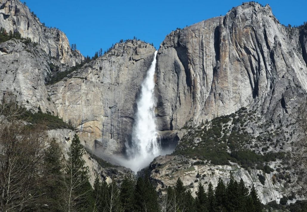 Tokopah Falls Trail, Sequoia National Park, California, USA.